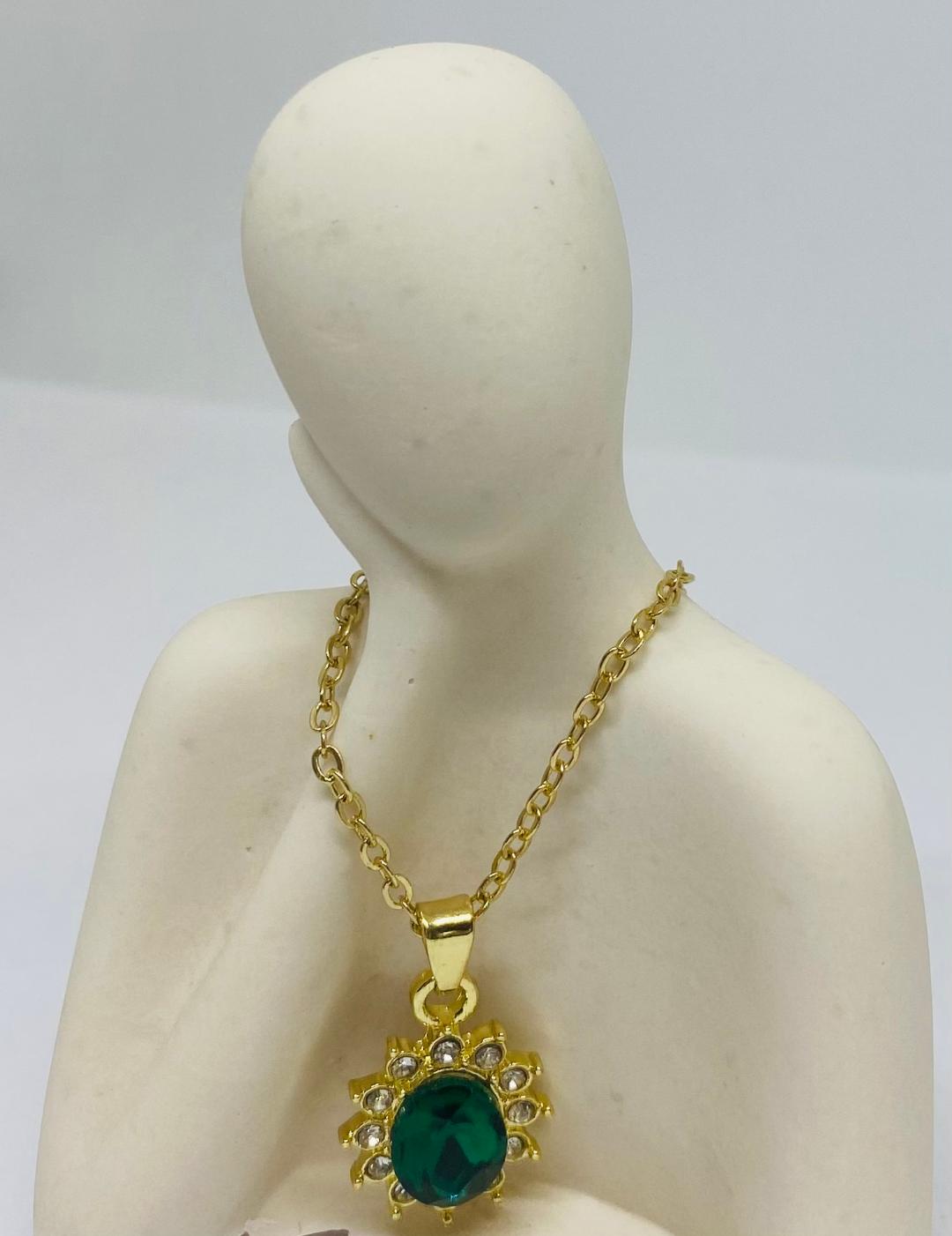 Bijoux Sergent -  collier en acier inoxydable doré - pendentif ovale vert